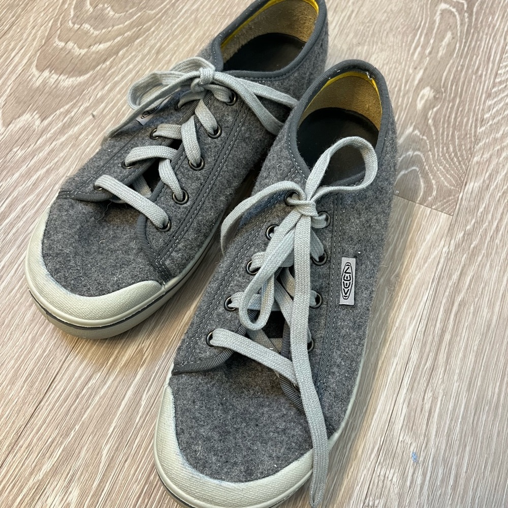 Keen Women's Elsa Lite Felt Gray Wool Blend Sneakers Size 8.5 EUC
